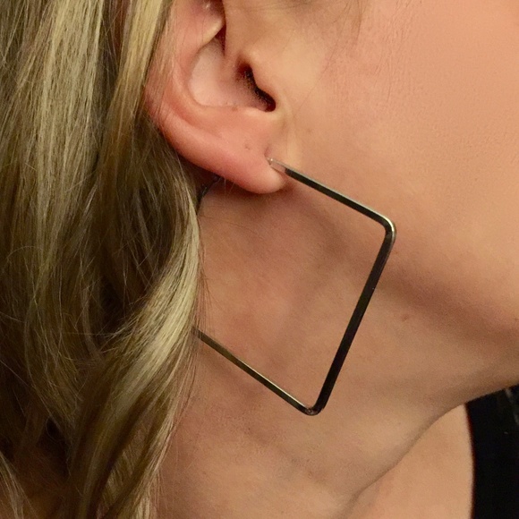 Jewelry - ✨SILVER SQUARE GEOMETRIC HOOP EARRINGS✨